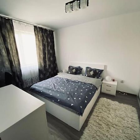 Apartament 2 Camere Modern Si Confortabil Giroc Luaran gambar