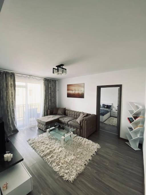 Apartament 2 Camere Modern Si Confortabil Giroc Luaran gambar