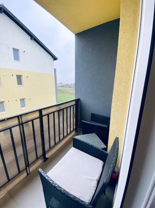 Apartament 2 Camere Modern Si Confortabil Giroc Luaran gambar