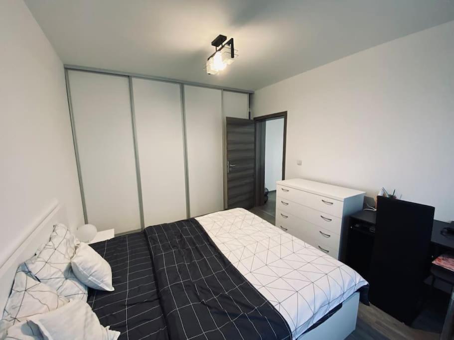 Apartament 2 Camere Modern Si Confortabil Giroc Luaran gambar